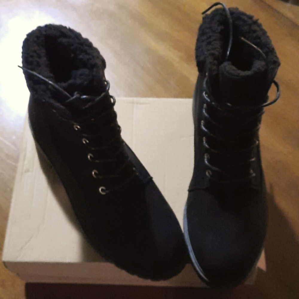Botas negras... Nuevas sin ningún uso...